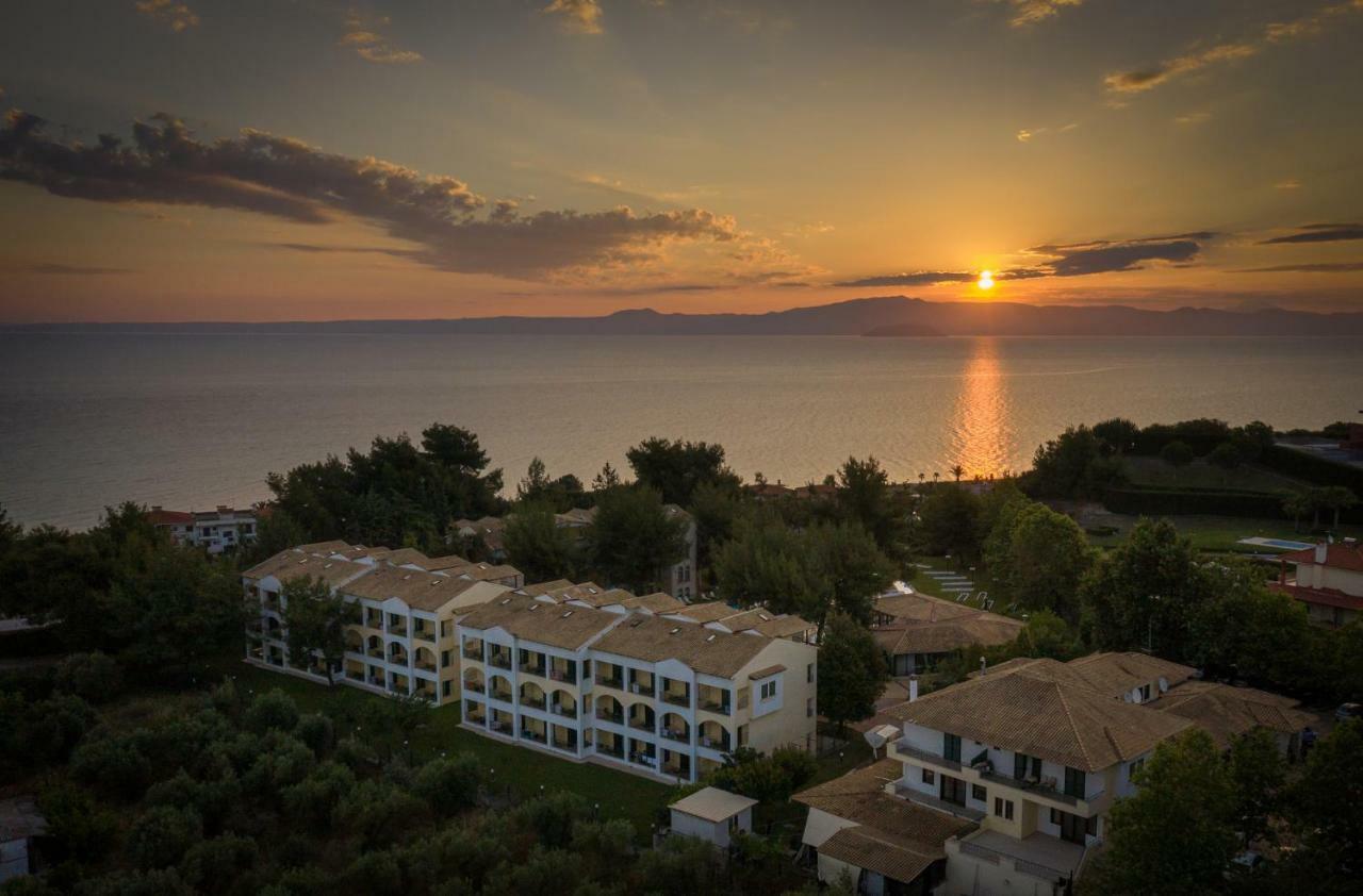 Lesse Hotel Халкидики Экстерьер фото